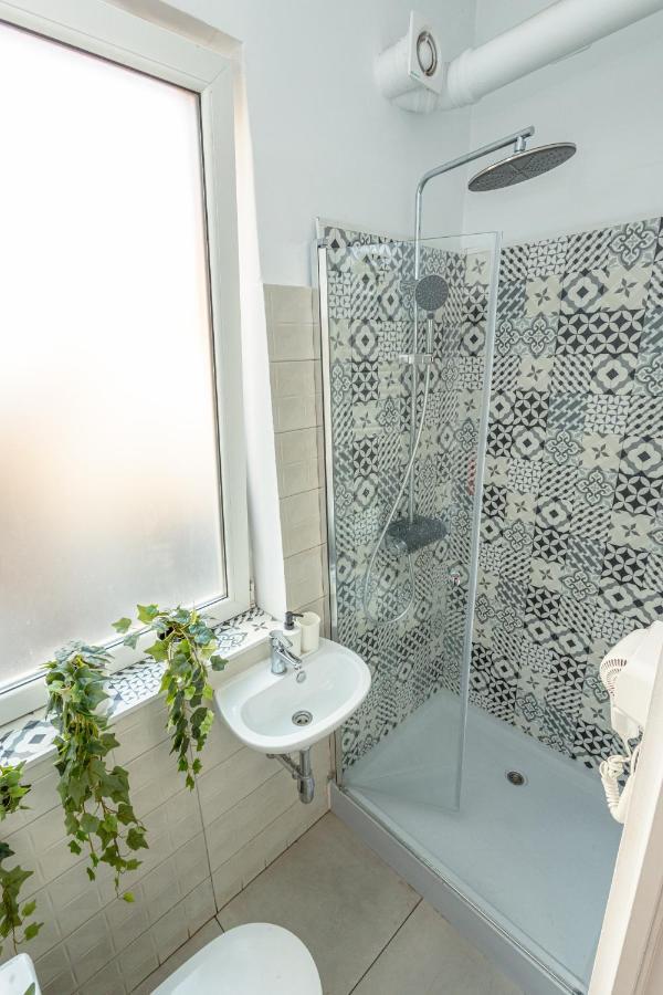 First Hostel Bucur 21 Бухарест Экстерьер фото