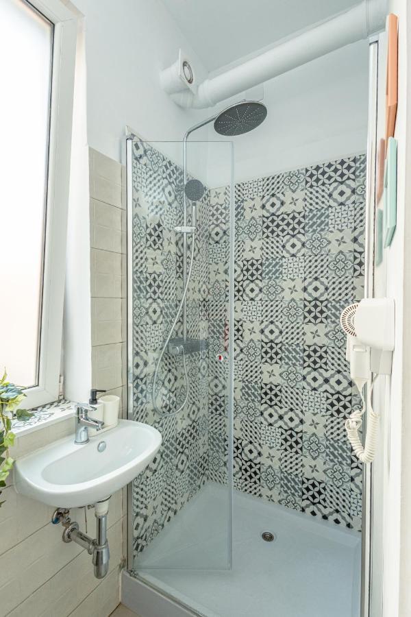 First Hostel Bucur 21 Бухарест Экстерьер фото