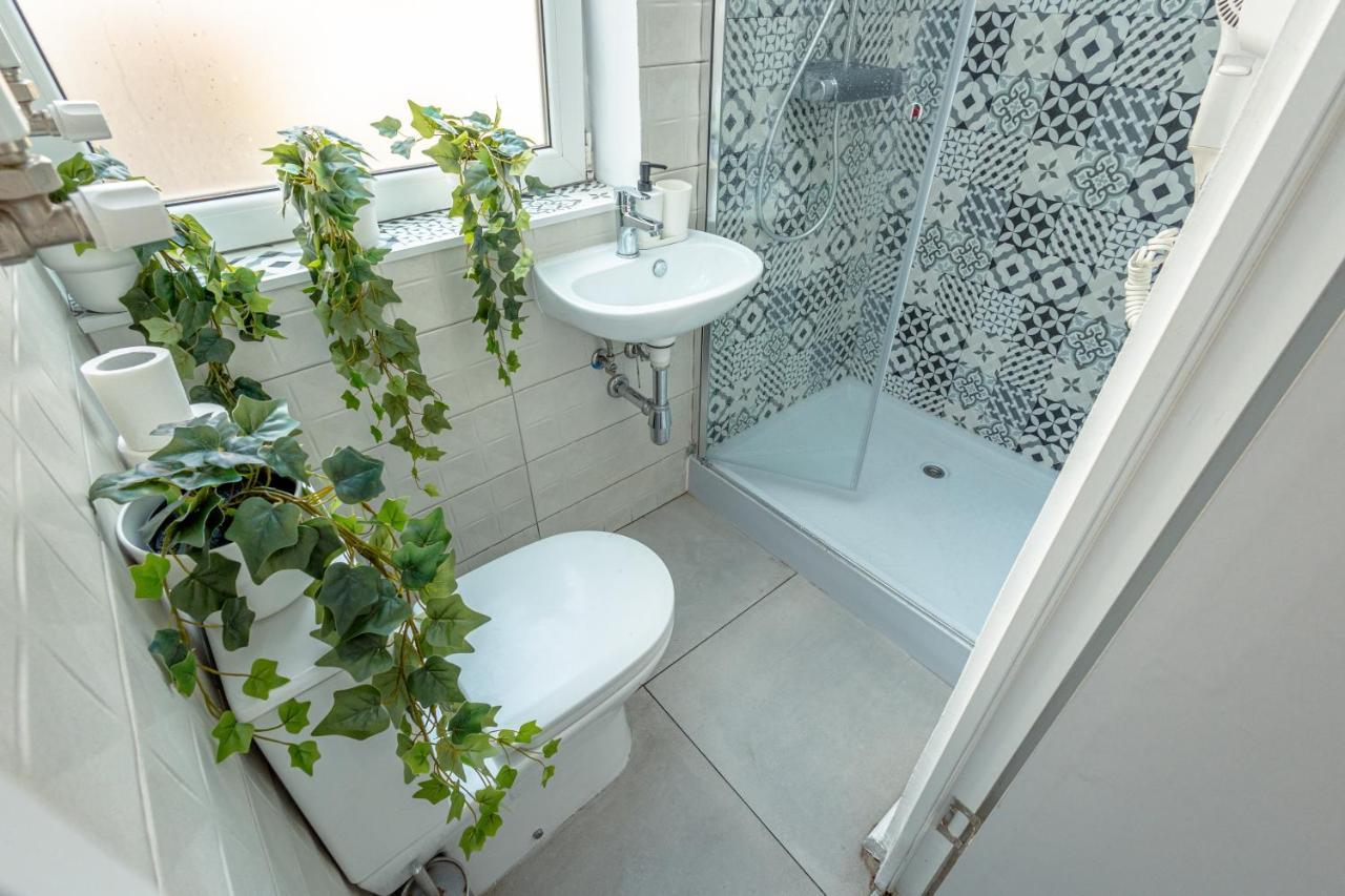 First Hostel Bucur 21 Бухарест Экстерьер фото